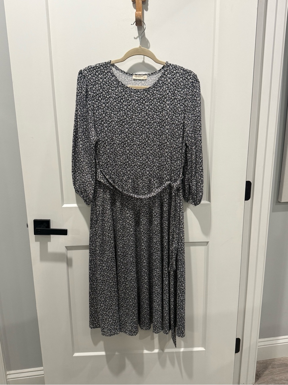 Reborn J Black Dress with Floral Print with Pockets and Tie at Waist
